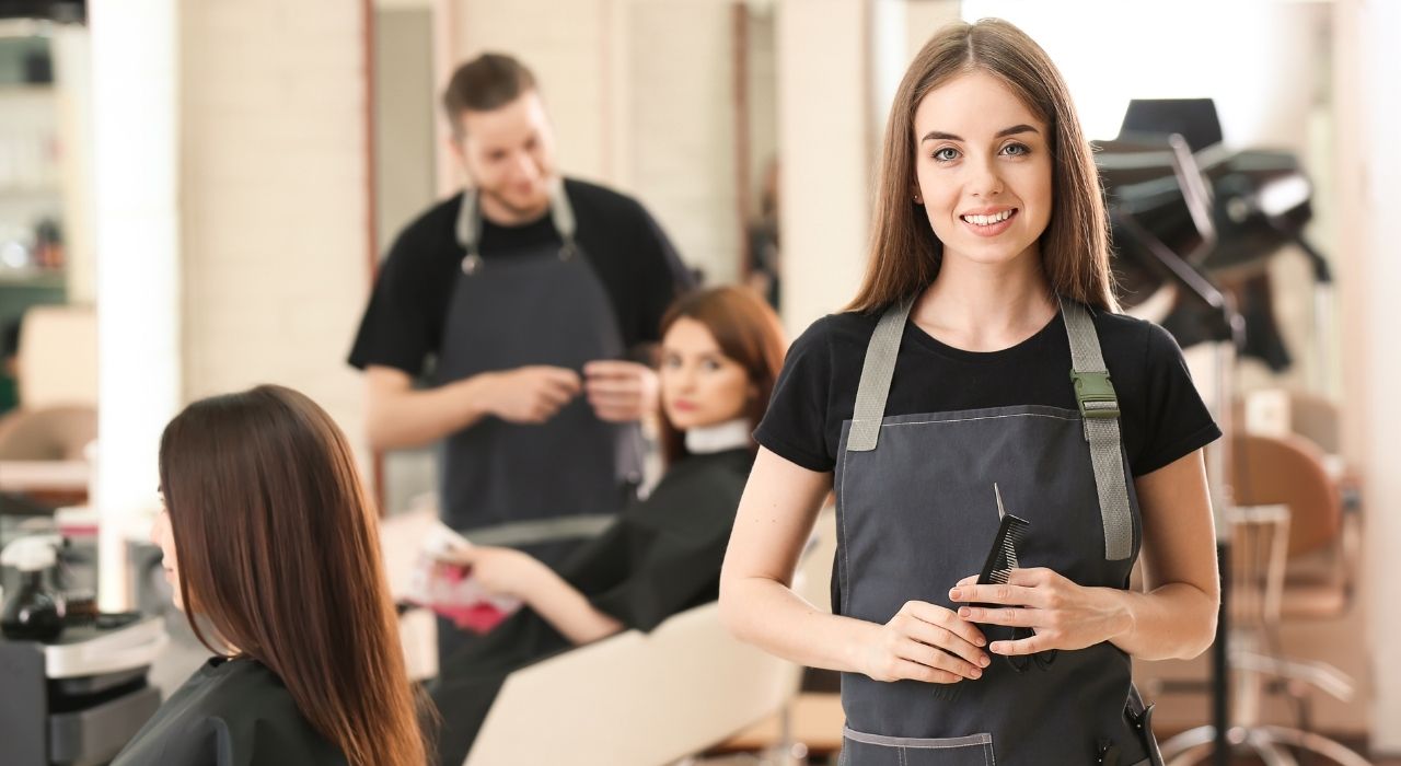 ©adobe.stock.com / Pixel-Shot /images/friseure-blogbeitrag.jpg