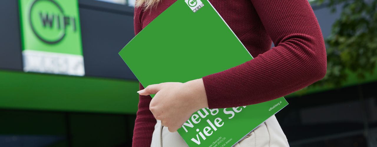Das gesamte Kursprogramm auf einen Blick: Die neue WIFI-Gesamtübersichts-Broschüre. ©WIFI Salzburg /images/neue-kursbroschüren-blogbeitrag-5.jpg
